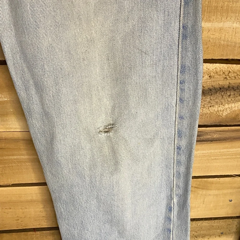 Vintage Y2K Levi’s 505 light wash Blue Jeans distressed size 32x30 (tag 33x30)
